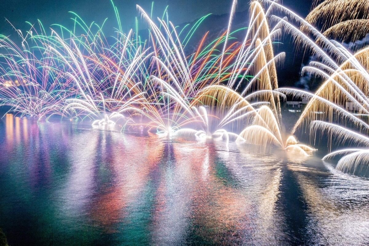 咲花温泉水中花火大会